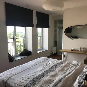 bb-de-boomhut.ihotelsrotterdam.com/